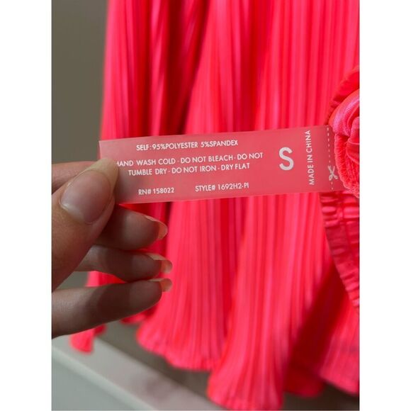 NWOT Dressed in LALA ORIGINAL Long Sleeve Electric Pink Plissé Set Women's Small - Picture 5 of 13